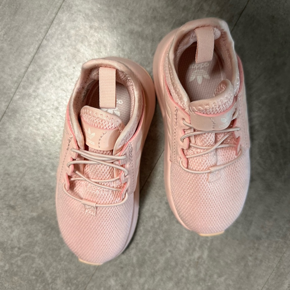 Adidas Pink Sneakers Sleek High-Top Design